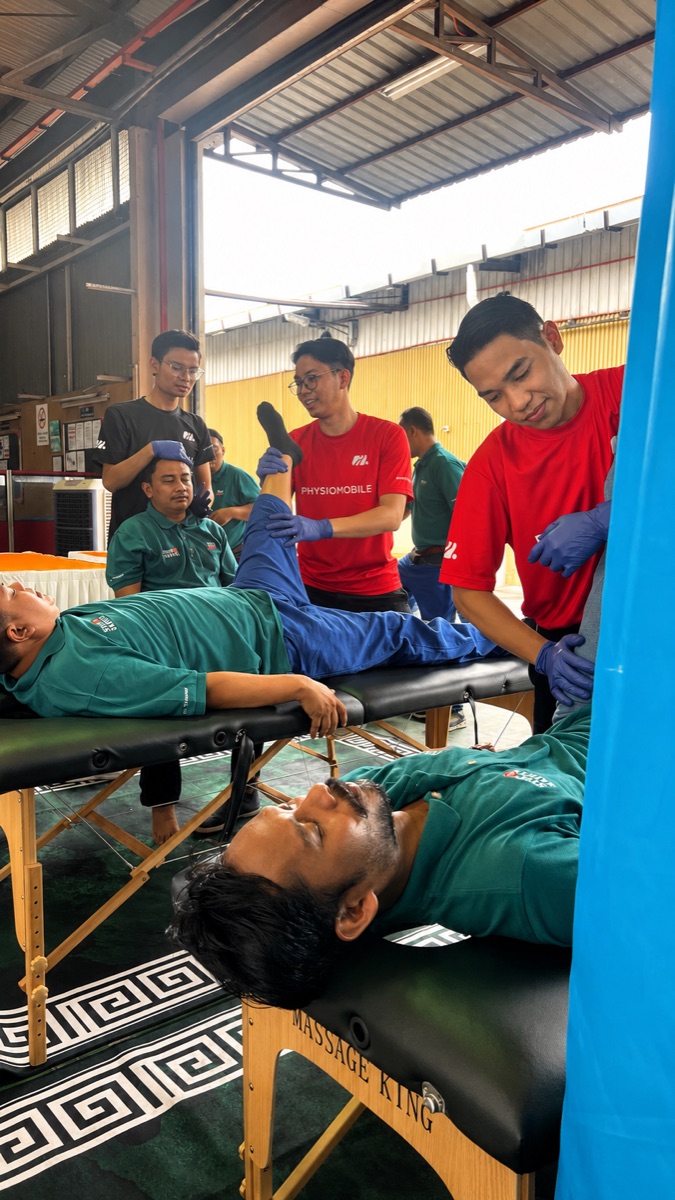 Physiomobile workplace physio team providing corporate physiotherapy treatment for employees